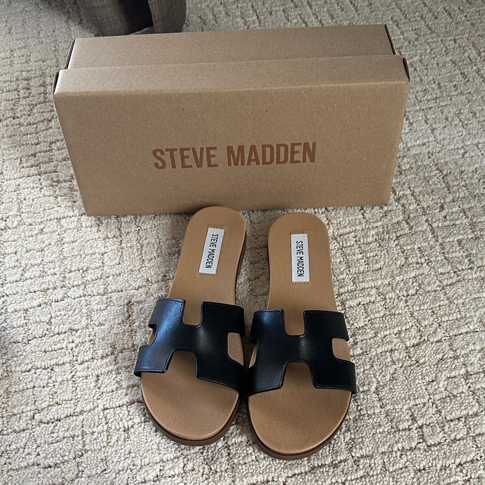 Steve Madden Black and Tan Slide Sandals